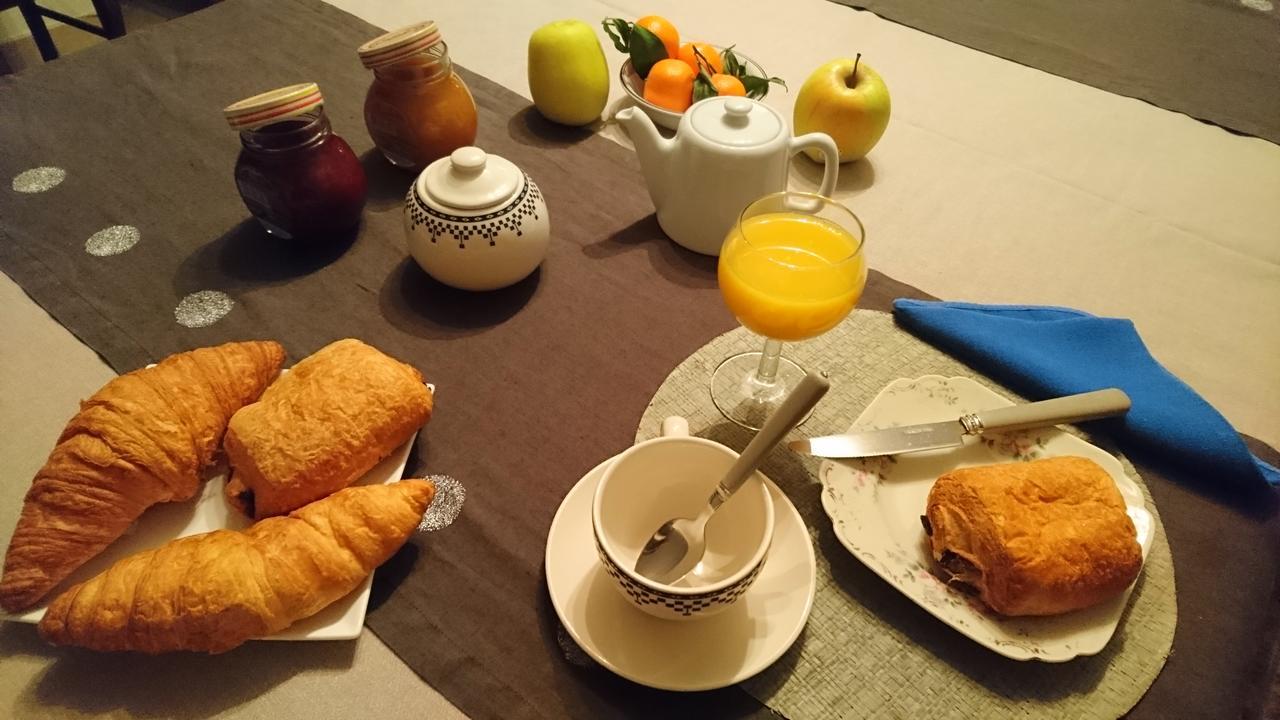 Chambre D'Elisabeth A La Ferme Montépilloy Εξωτερικό φωτογραφία